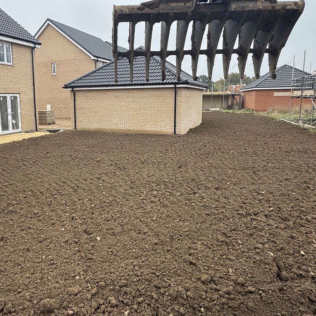 Bobcat E85 Land Rake 60" / 1500mm Lifestyle Image 2